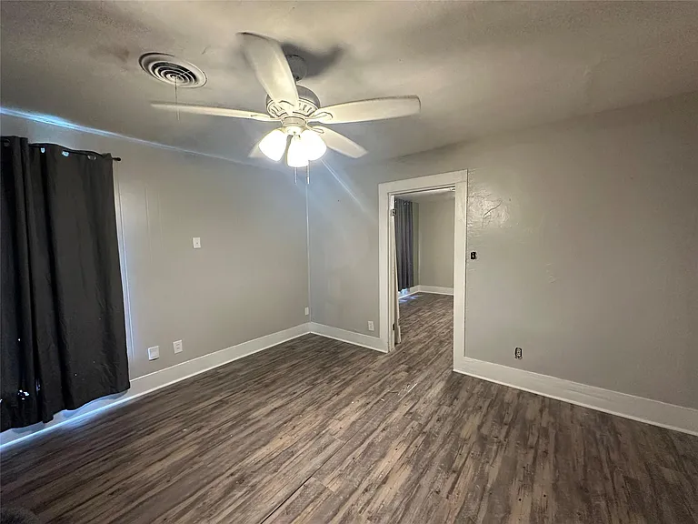423 N Avenue A — Photo 5