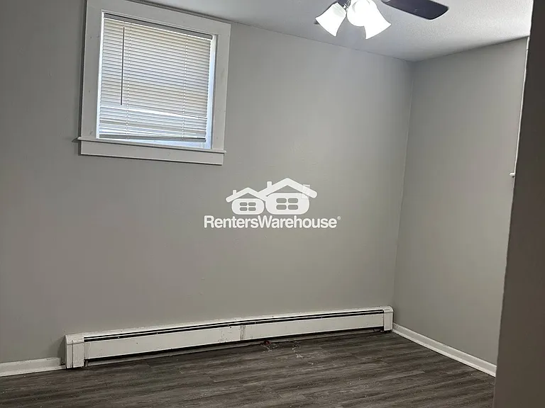 114 NW College Ave #3 — Photo 6