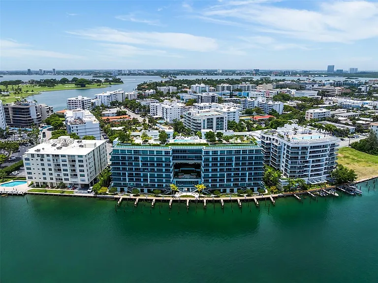 9221 E Bay Harbor Dr #210 — Photo 33