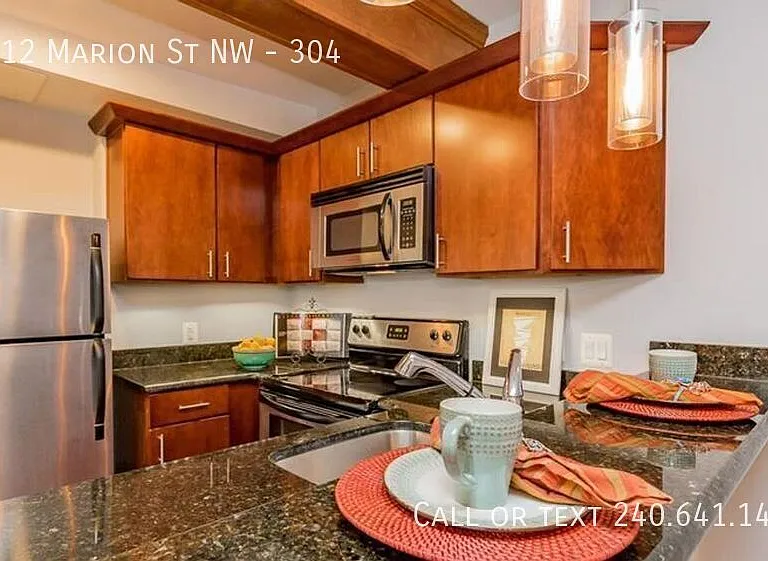 1512 Marion St NW #304 — Photo 3