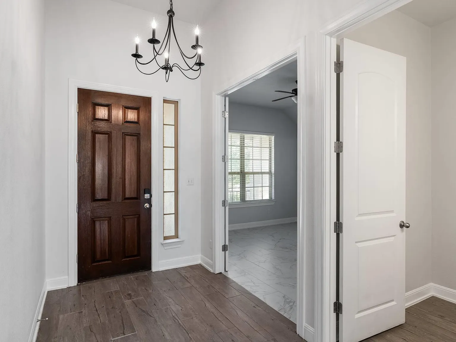 4 bed, 2.5 bath, 2492 sqft, $3,200 — Photo 4