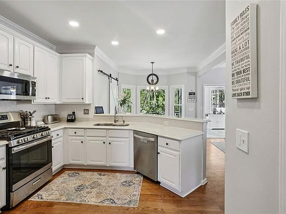 4th image of 1655 River Oak Dr