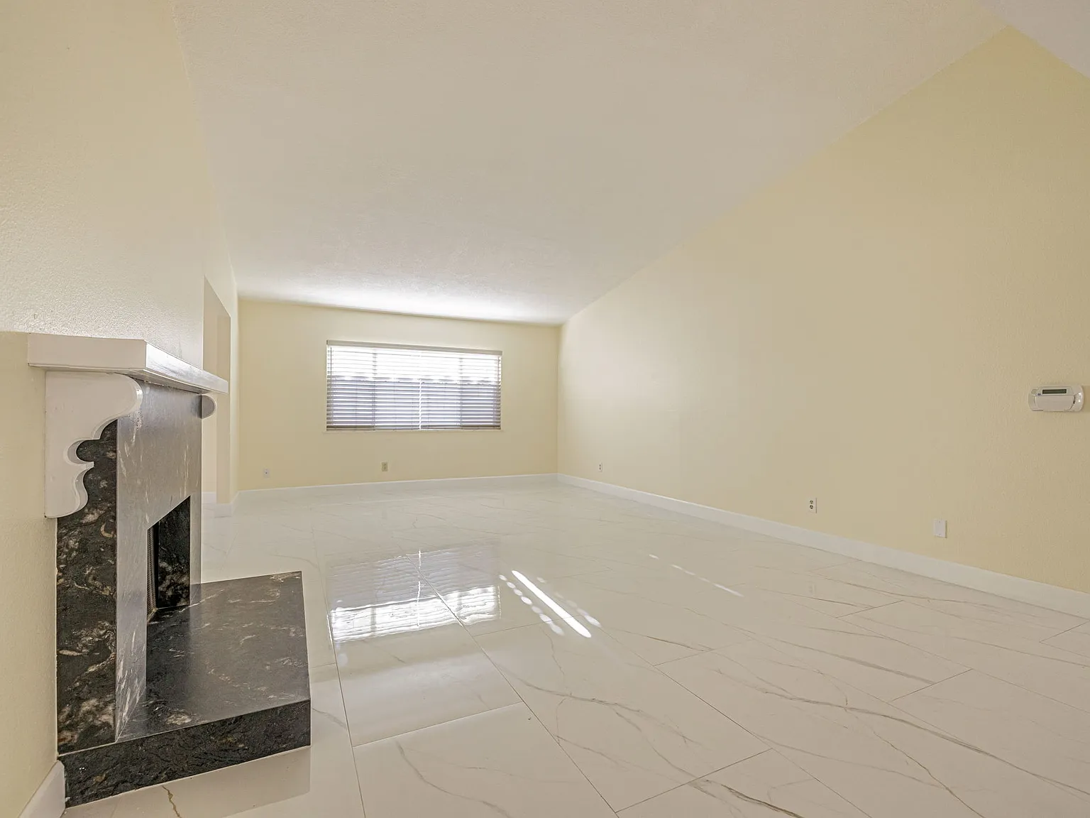 538 W Avenue J15 — Photo 4