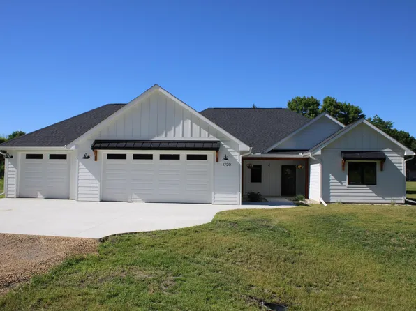 1720 High Tail Ln, Mankato, MN 56001