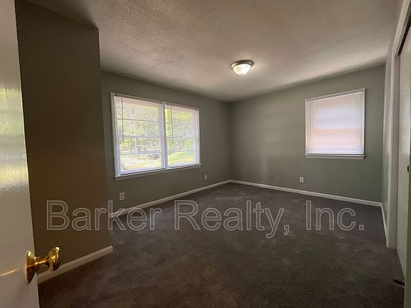 5th image of 3917 Greenleaf St APT A