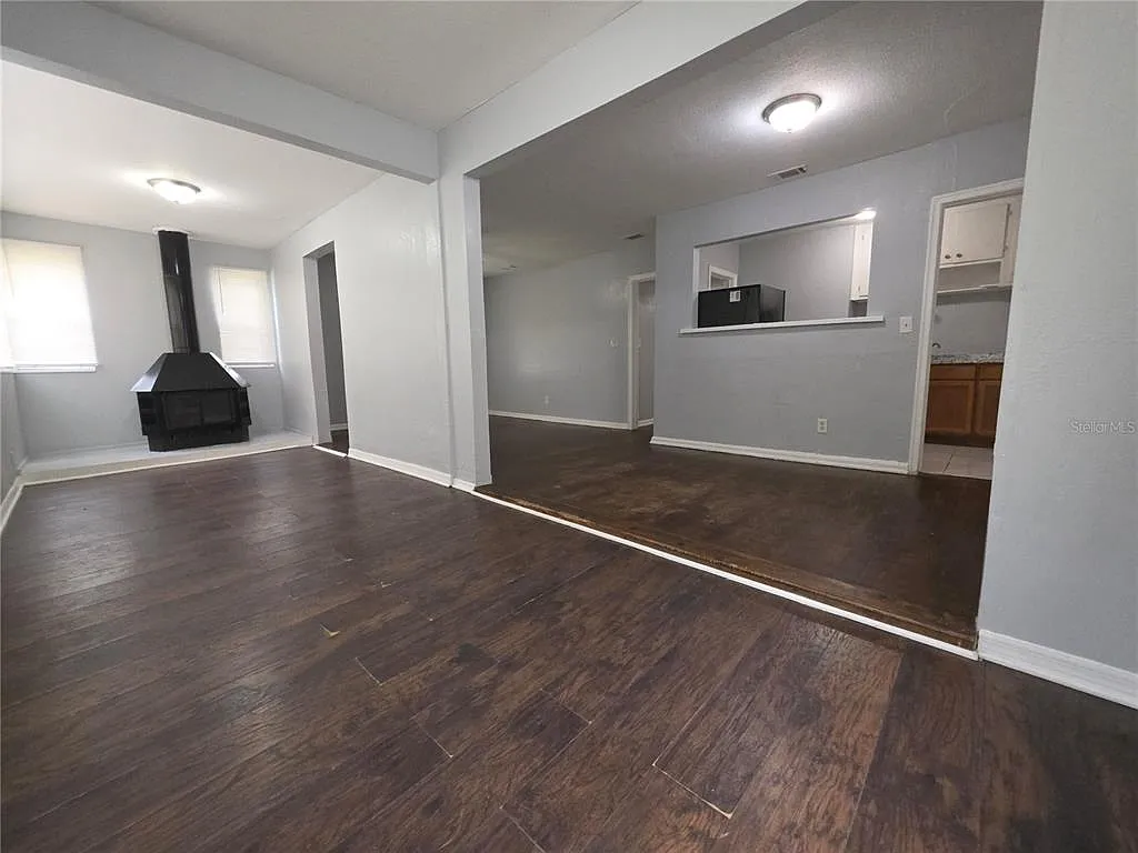 3 bed, 1.0 bath, 1172 sqft, $1,315 — Photo 2
