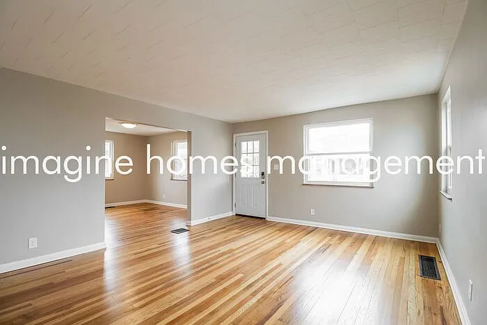 4 bed, 2.0 bath, 1890 sqft, $2,295 — Photo 3