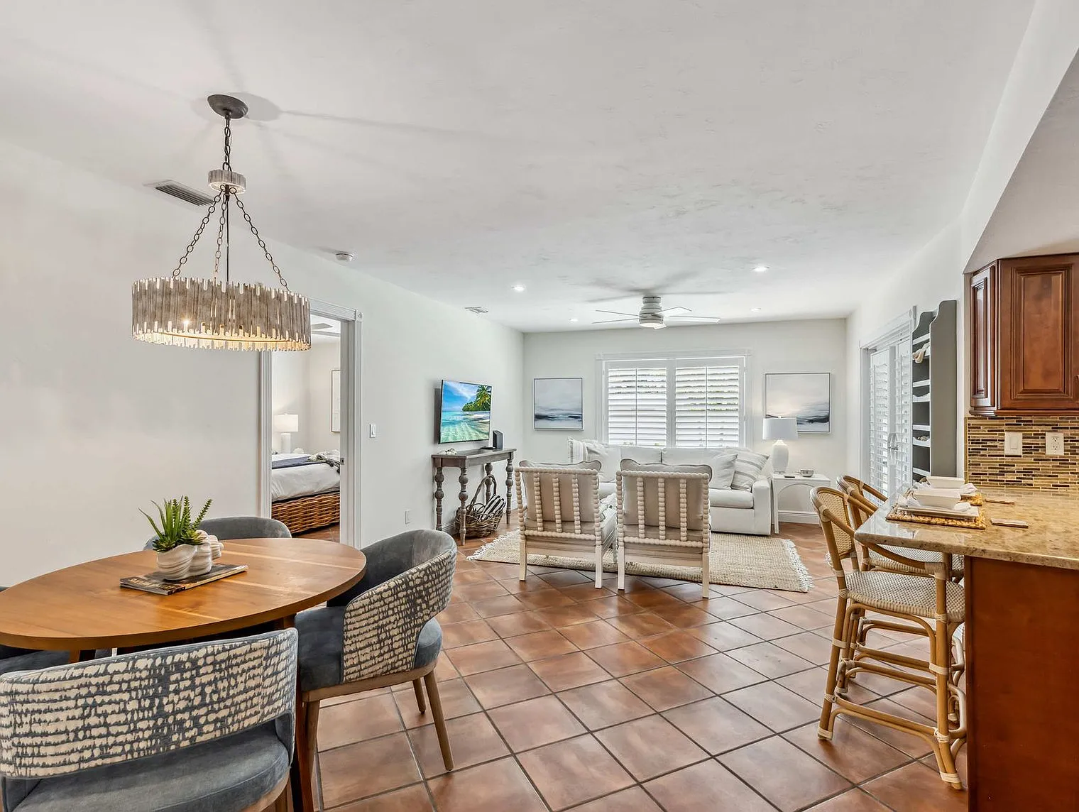 4 bed, 2.0 bath, 1646 sqft, $5,316 — Photo 2