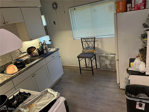 4th image of 193 Dalepark Dr APT 3