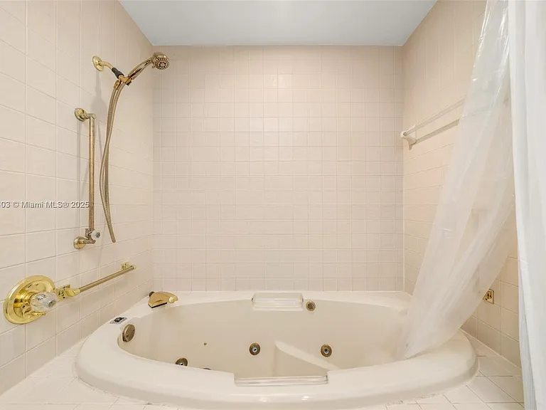 2551 Lakeview Dr — Photo 46