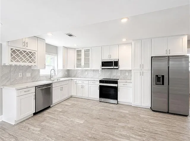 4472 Joycelyn Dr — Photo 11