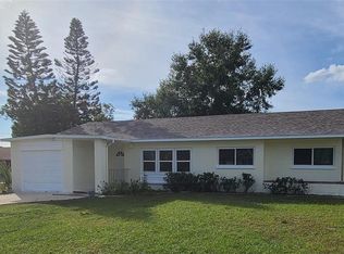 211 Campbell Dr, Tavares, FL 32778