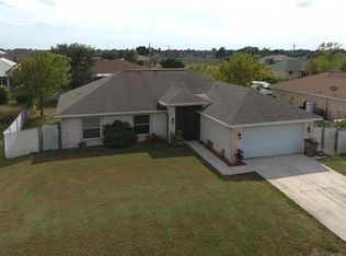 926 NE 15th Ter, Cape Coral, FL 33909
