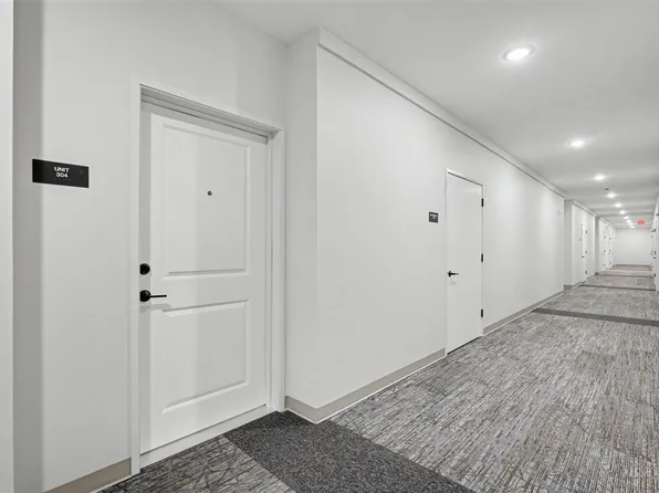 4428 Deer Creek Rd #304, Iowa City, IA 52246