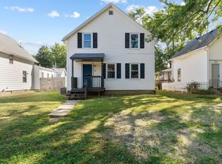 1186 24th St, Moline, IL 61265