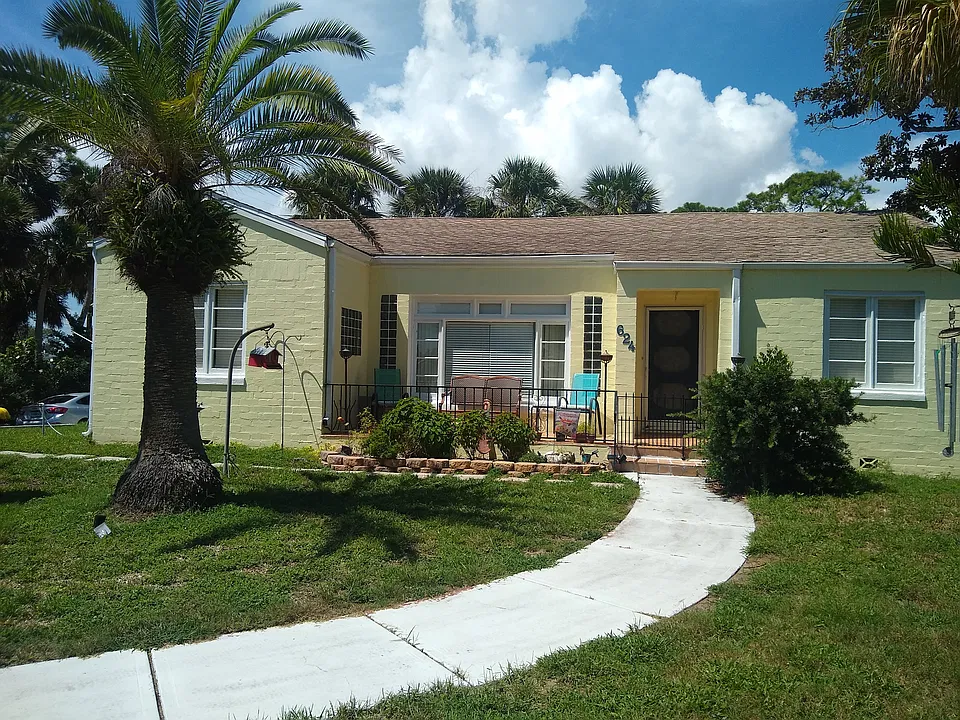624 S Peninsula Dr