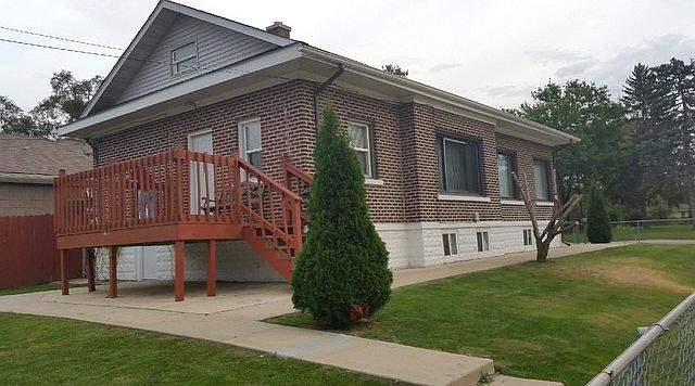 2nd image of 201 W Oak Ave