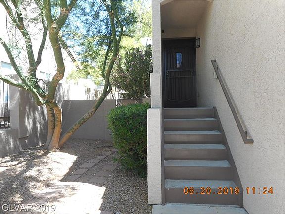 2nd image of 1719 Comstock Dr
