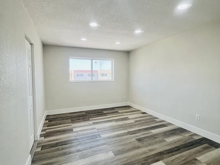 W 2nd Way — Photo 16