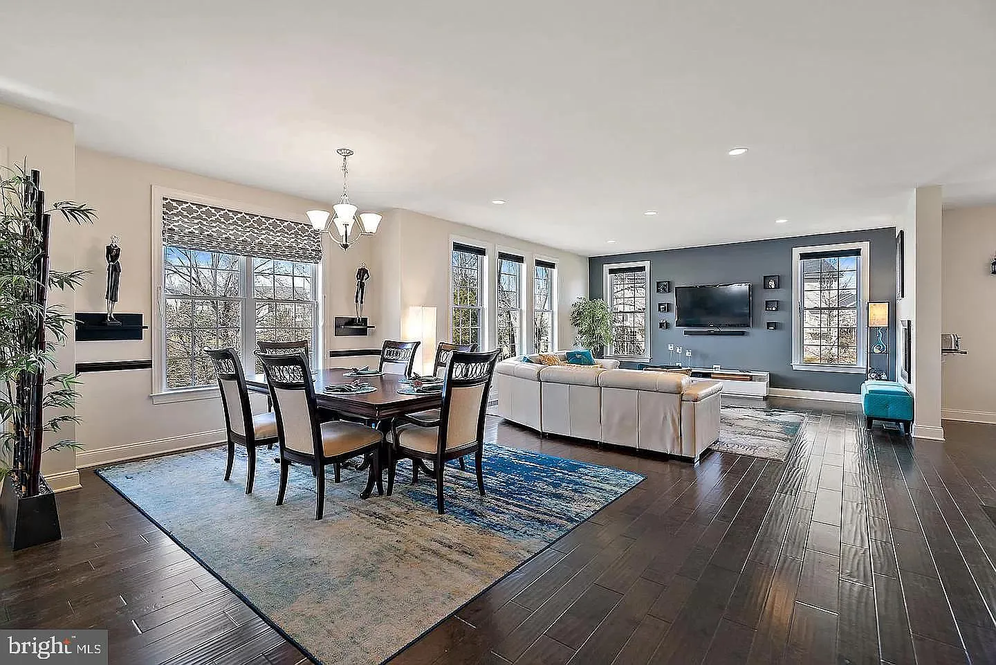 4 bed, 4.5 bath, 3947 sqft, $4,250 — Photo 4
