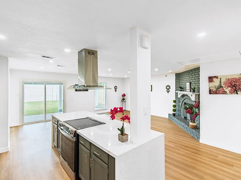 318 Willoughby Dr — Photo 8