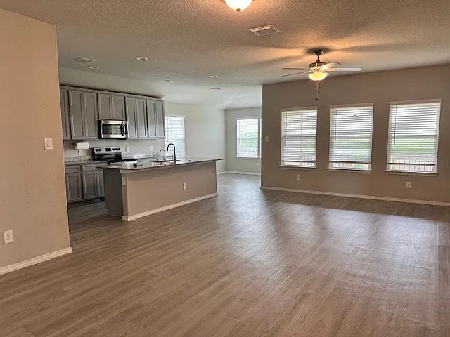 3 bed, 1458 sqft, $1,625 — Photo 2