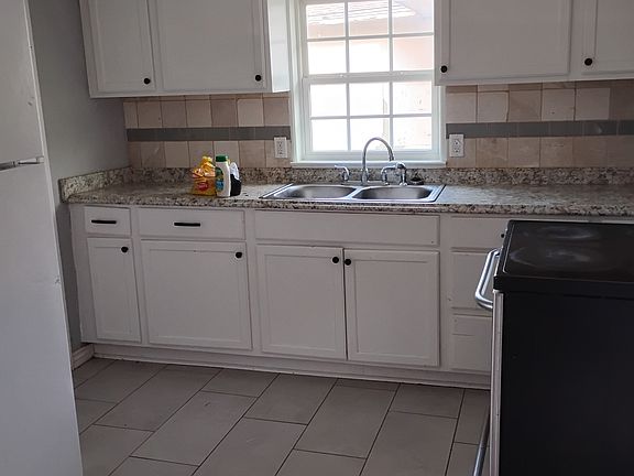 4th image of 6807 Pine Ln