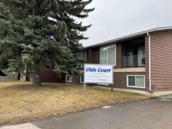 4813 54th St #3, Olds, AB T4H 1G4