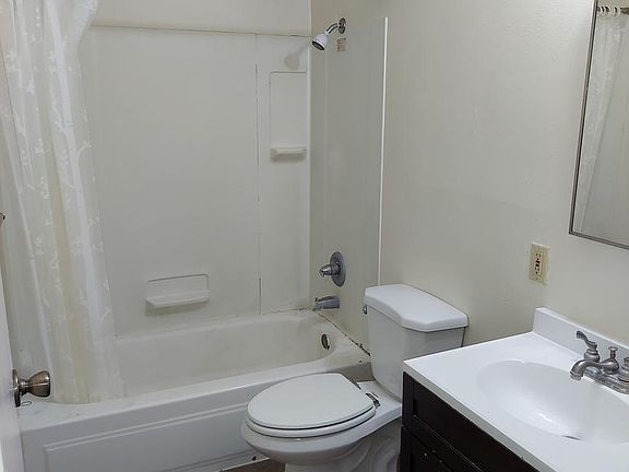 4th image of 3748 Underwood Dr APT 4