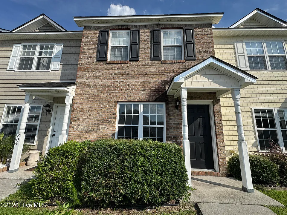302 Streamwood Dr