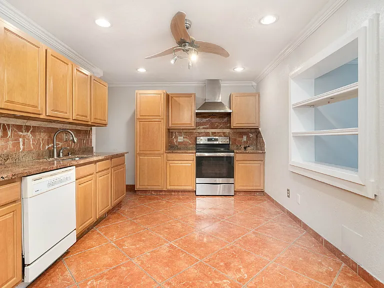 414 E Grenoble Dr — Photo 9