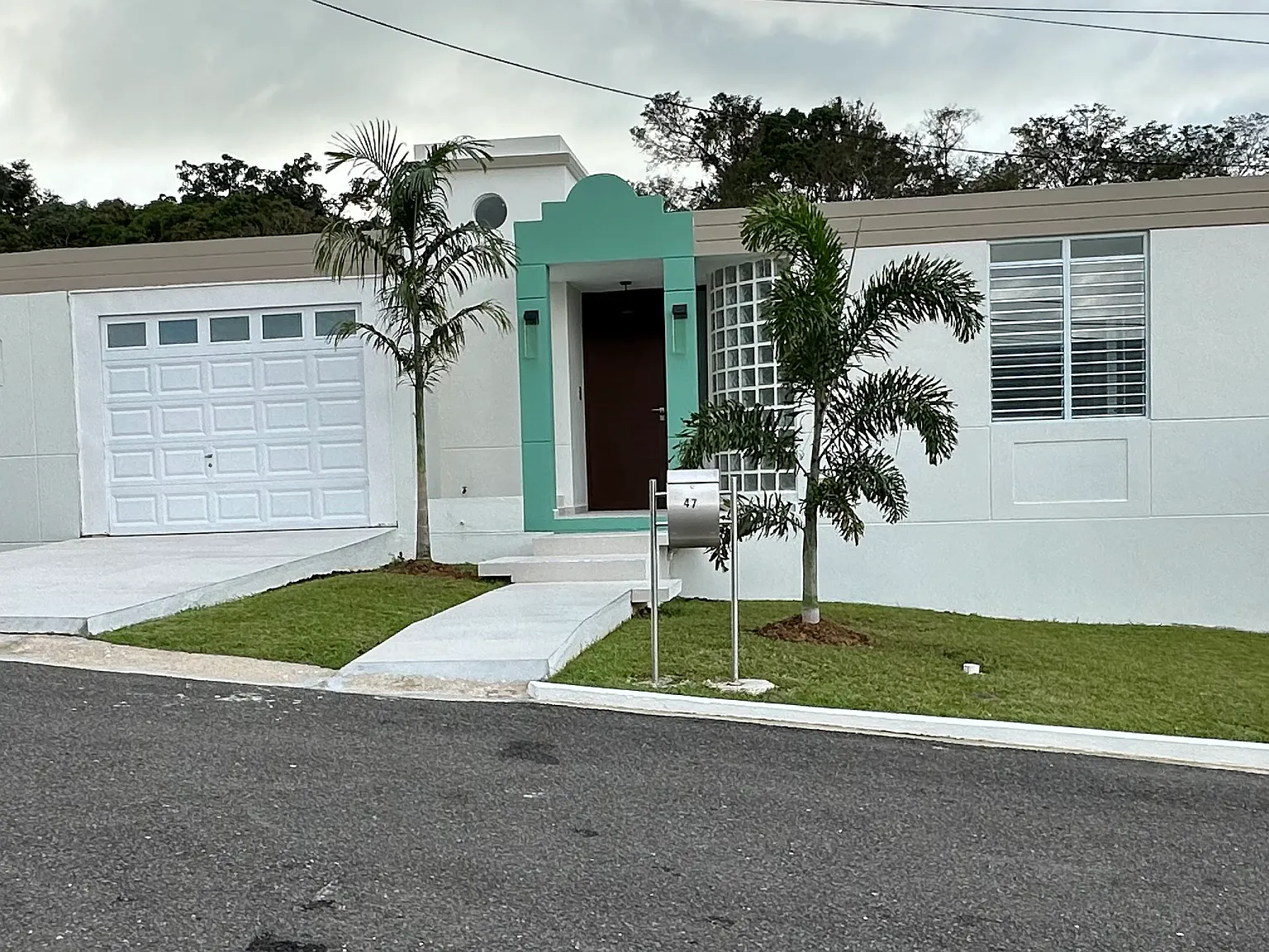 4 bed, 2.5 bath, 2500 sqft, $4,250 — Photo 1