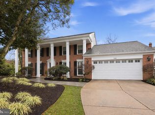 1 Paddock Ct, Rockville, MD 20854