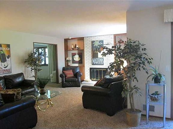 open floor plan-living room