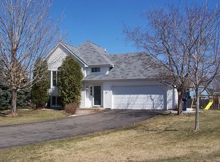 8958 Knollwood Dr, Eden Prairie, MN 55347
