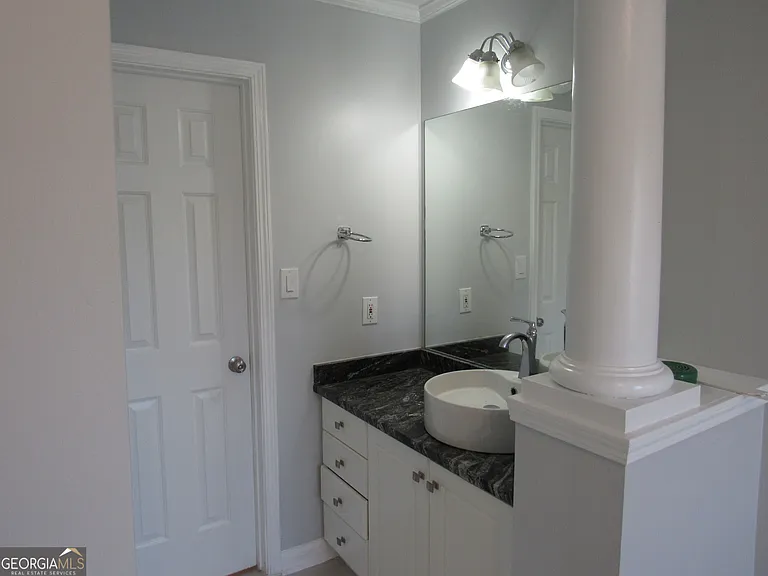 305 Sunderland Cir — Photo 35