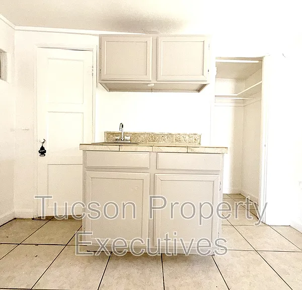 1233 E Mabel St #2 — Photo 11