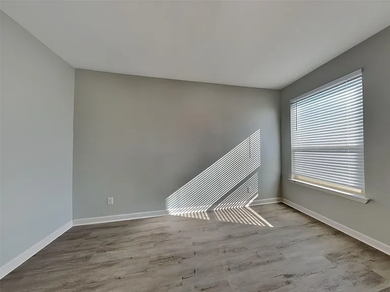 9329 Belle River Trl — Photo 6