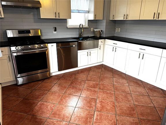 5th image of 16515 32nd Ave