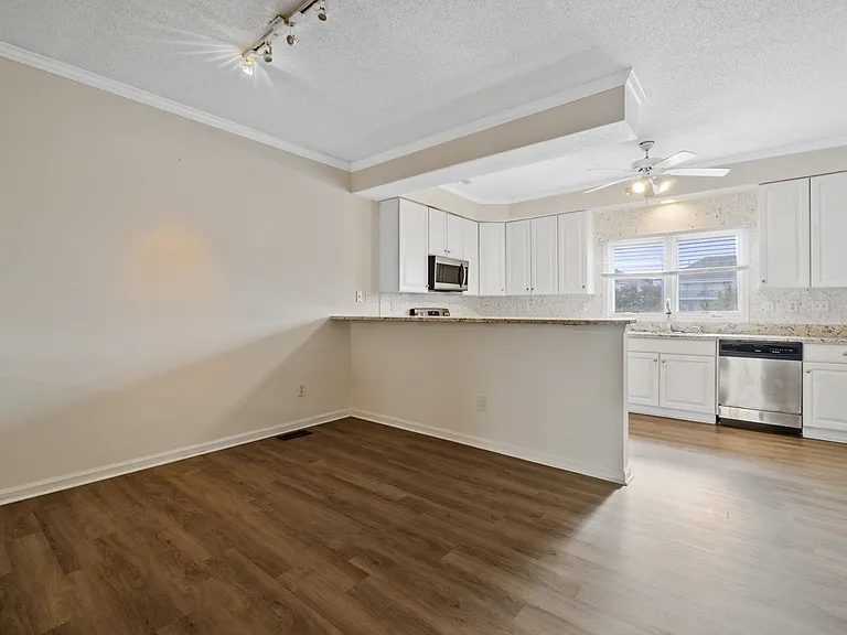 3224 Shore Dr — Photo 30