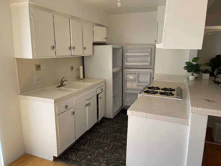 2122 Ocean Park Blvd #7 — Photo 2