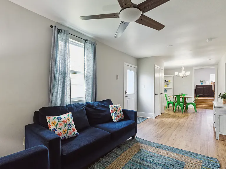 1104 Dickson Ave — Photo 14