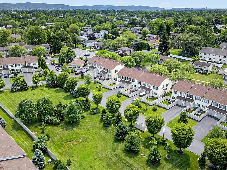East Hills Townhomes at Bethlehem — Photo 31