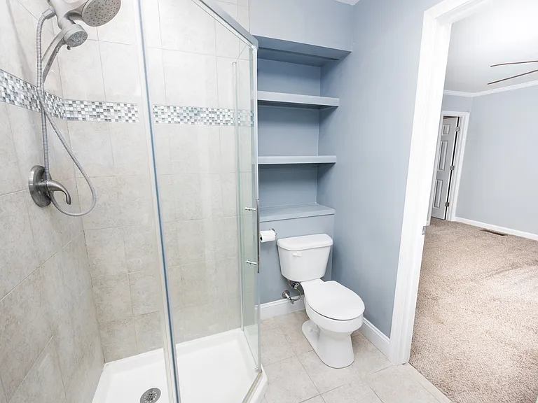 512 Haywood Creek Dr — Photo 17