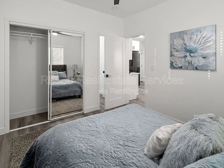 4988 Genesee Ave #4984 — Photo 6