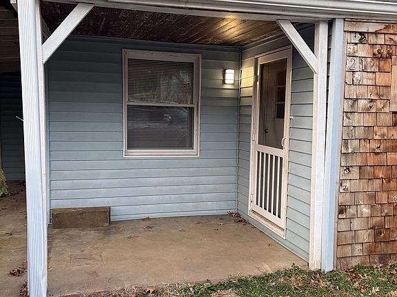 3rd image of 21 Fairview Ave