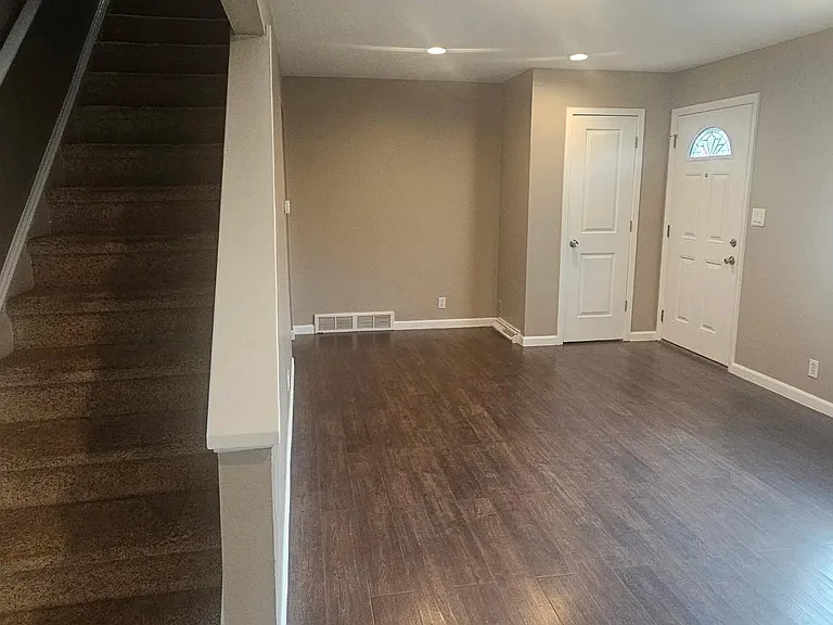 800 Lotus Way — Photo 6