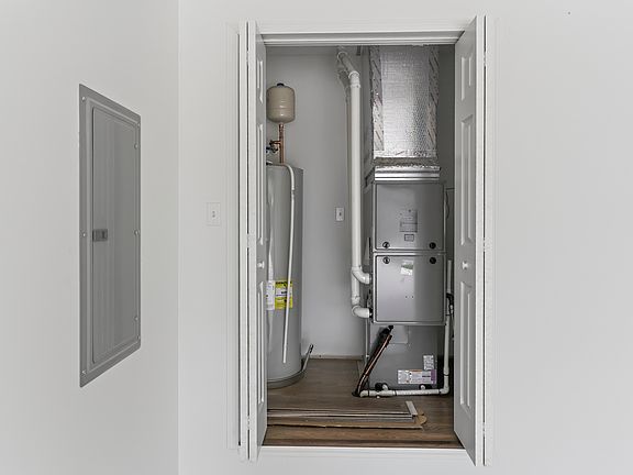 2nd image of 418 Warren Ave