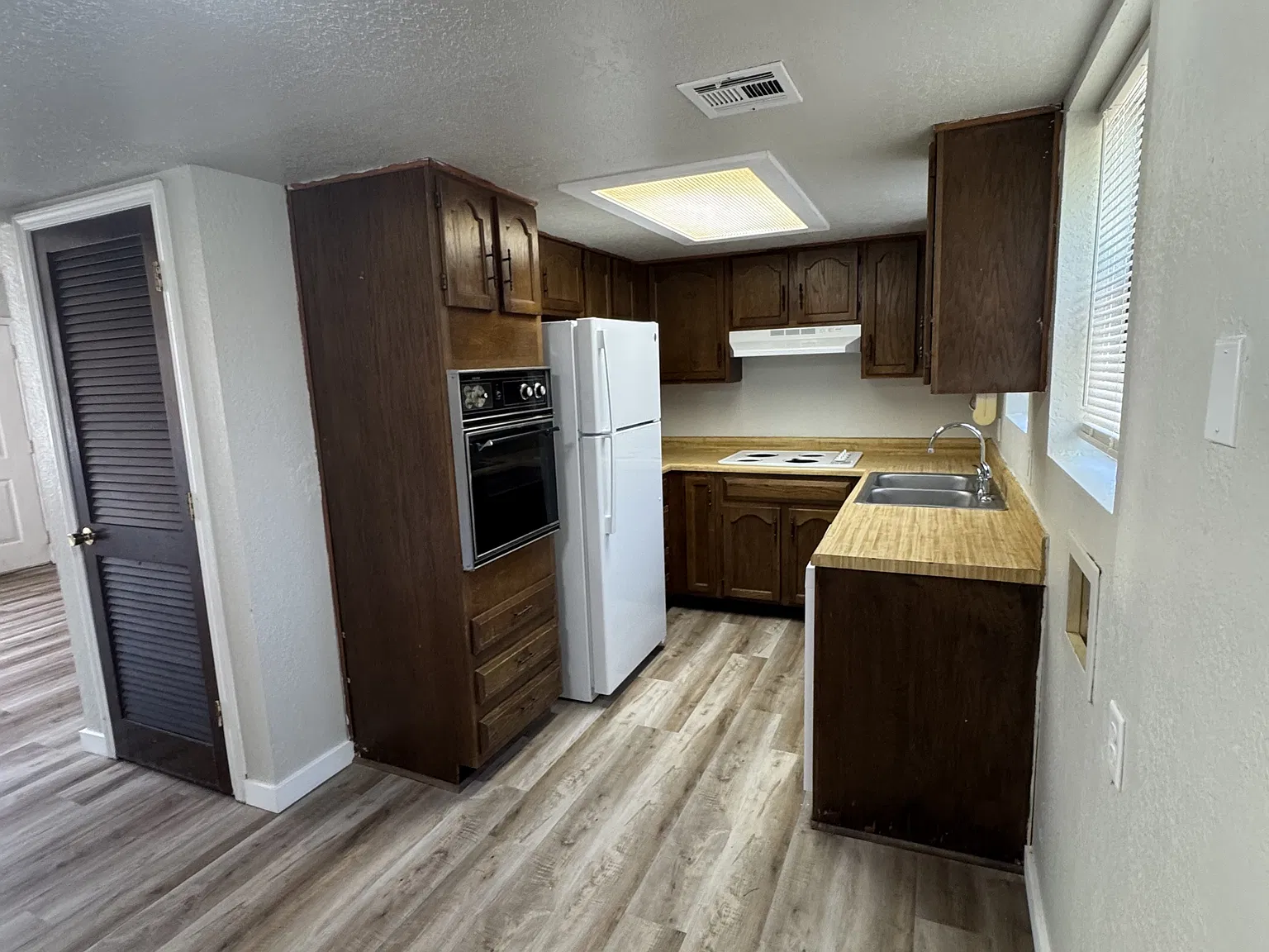 Pleasant Valley Apartments - 10 — Photo 2