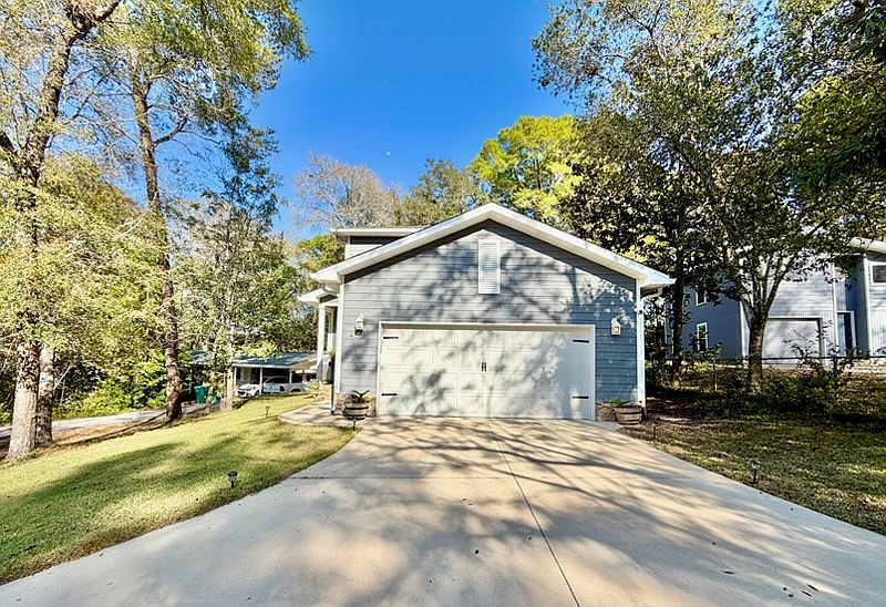 1st image of 411B Redwood Ave